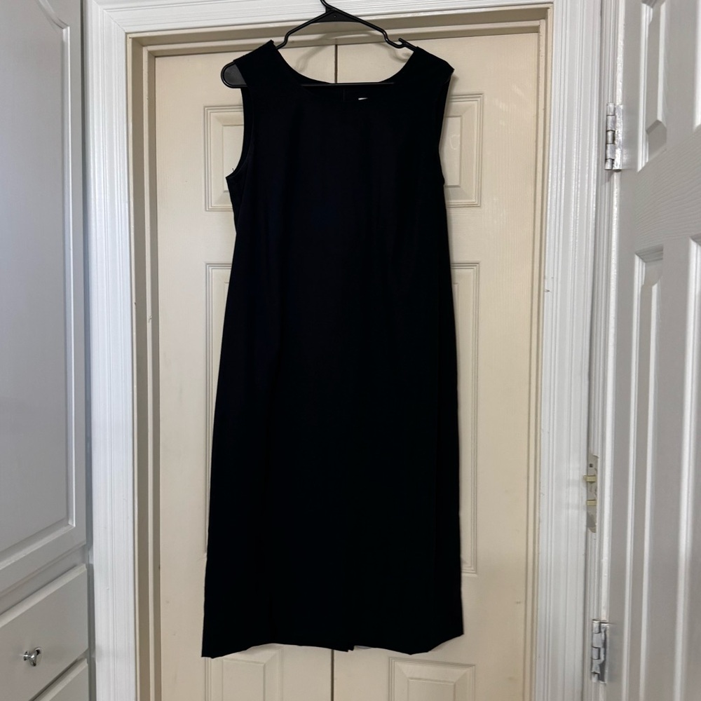 Elegant Black Sleeveless Dress